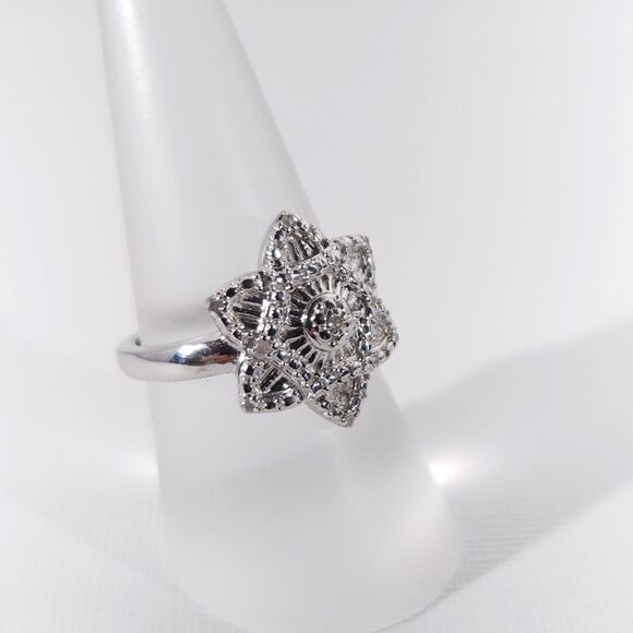 Sterling Silver Ring with Diamond Accents Size 7-3/4 - Picture 7 of 8